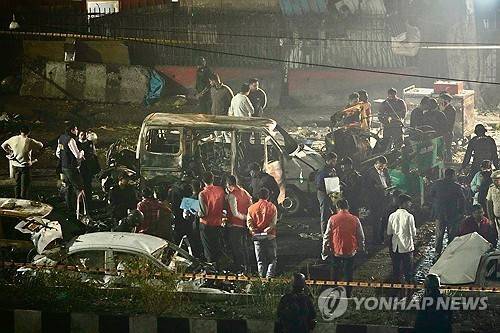 인도 델리 차량 폭발 사고 현장 [AP 연합뉴스 제공]