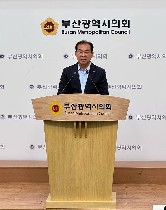 재개발 비리 의혹이 제기된 국민의힘에서 제명된 부산 조병길 사상구청장이 13일 긴급기자회견을 열고, 내년 지방선거 출마를 공식화 했다.부산시의회 제공