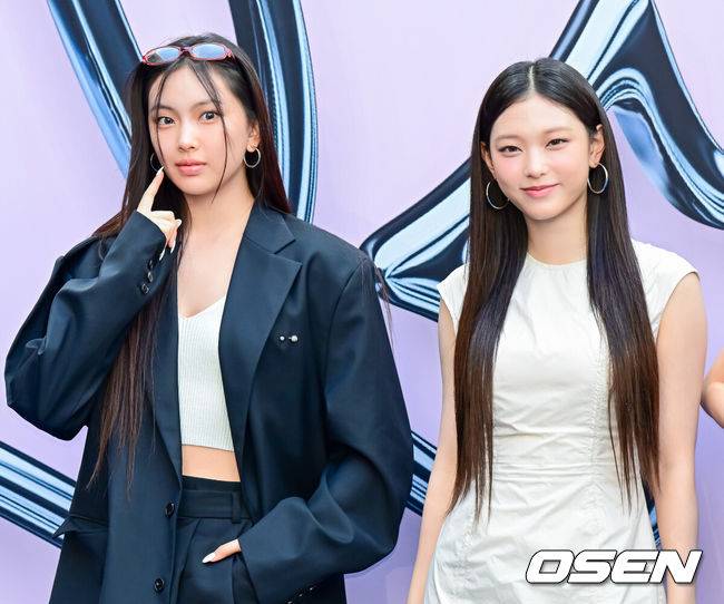 [OSEN=지형준 기자] 3일 오전 서울 동대문디자인플라자(DDP)에서 '2025 S/S 서울패션위크’가 열렸다. 2025년 봄/여름 K-패션 트렌드를 한눈에 만나 볼 수 있는 서울패션위크는 이날부터 7일까지 계속된다.뉴진스 혜인, 해린이 참석해 포즈를 취하고 있다. 2024.09.03 / jpnews@osen.co.kr