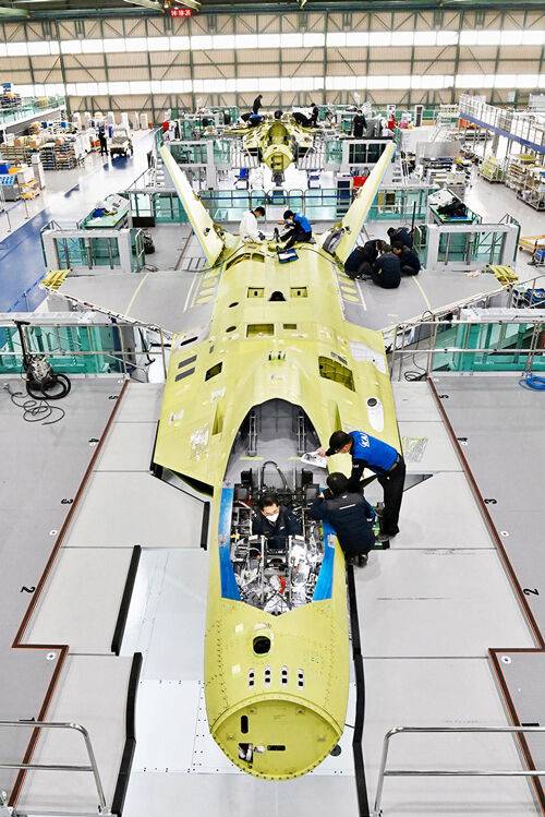KF-21 시제기를 생산하는 KAI 조립동