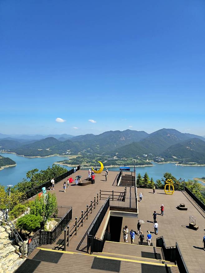 비봉산 정상 전망대.