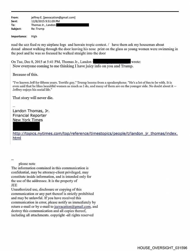 미 하원 감독위원회가 공개한 엡스타인 이메일 문건. 엡스타인은 2015년 뉴욕타임스 기자에게 “트럼프가 수영장 주변의 젊은 여성들에 시선을 빼앗겨 유리문을 거의 들이받았다”고 적었다. 하원 감독위원회 제공