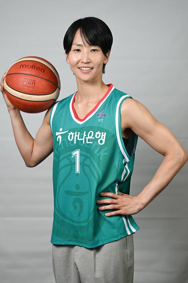 이번 시즌부터 부천 하나은행 소속으로 뛰는 이이지마 사키. WKBL 제공