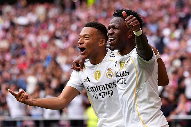 내년 3월 프랑스와 브라질의 평가전에서 적수로 만나는 킬리안 음바페(왼쪽)와 비니시우스 주니오르 | 게티이미지코리아 제공