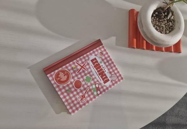 한국의 첫 뜨개 잡지 '떠바떠'.[사진 | 더스쿠프 포토]