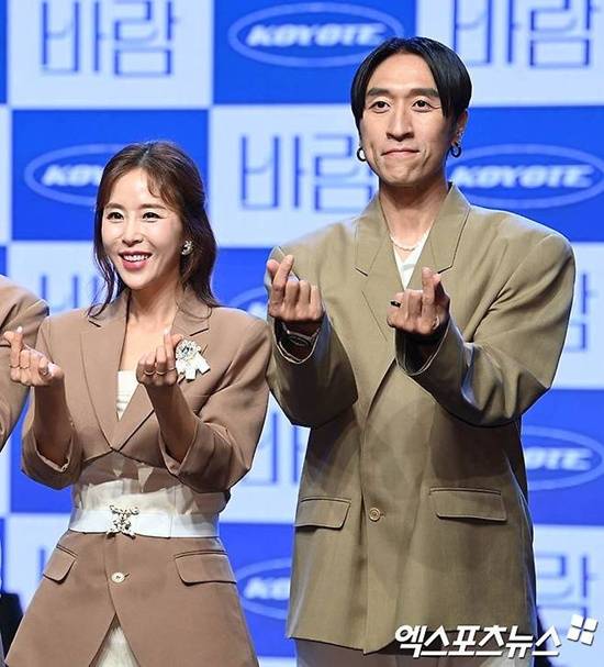 코요태 신지와 빽가(왼쪽부터)