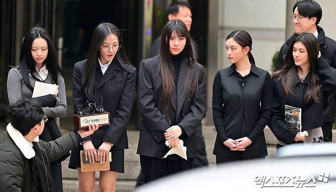 (왼쪽부터) 하니, 민지, 혜인, 해린, 다니엘.