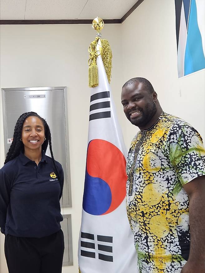 아보예지(오른쪽) 퓨처아프리카 대표와 회사 파트너로서 방한에 동행한 친네레 이냐 [촬영 노재현]