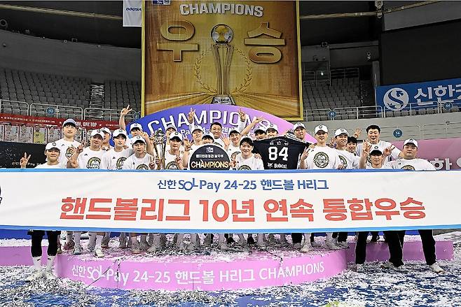 '10년 권세' 두산, 핸드볼 리그 10년 연속 우승 금자탑 [한국핸드볼연맹 제공. 재판매 및 DB 금지] photo@yna.co.kr