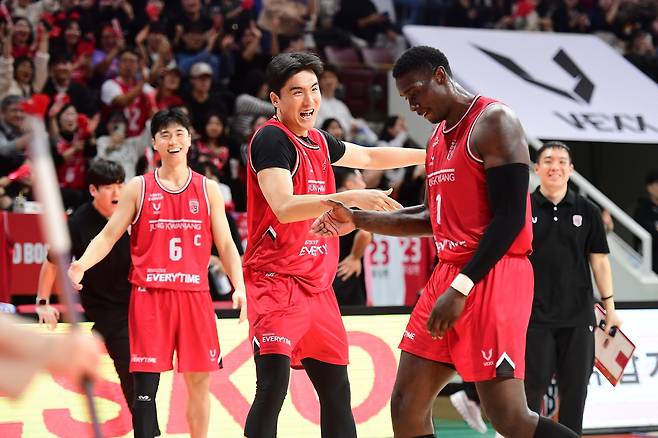 (왼쪽부터) 박지훈, 한승희, 오브라이언트 [KBL 제공. 재판매 및 DB 금지]