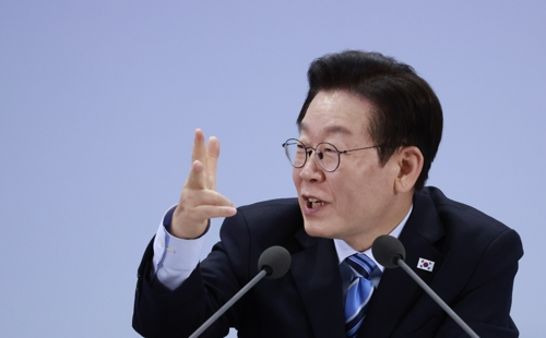 이재명 대통령이 14일 파주에서 열린 경기 북부 타운홀미팅에서 발언을 하고 있다. 사진=연합
