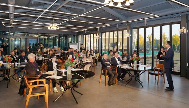 서산문화원은 11월 13일 서산시 성연면 다울관광농원에서 문화리더 아카데미 워크숍을 개최했다.(사진=서산시 제공)