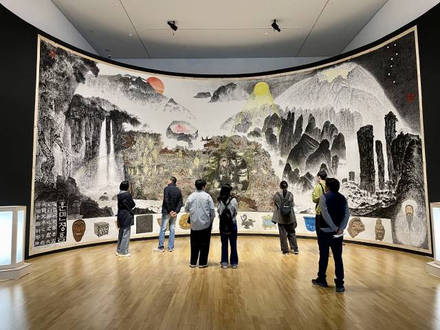 솔거미술관에 전시된 박대성 화백의 대작