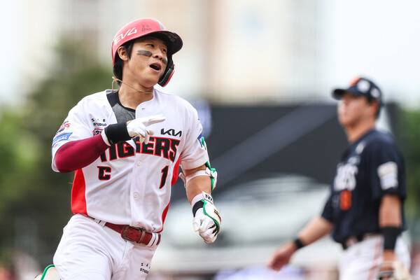 솔로홈런을 쏘아 올린 박찬호(사진=KIA)