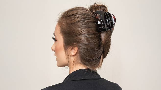 머리를 자주 묶는 습관은 견인성 탈모나 압박성 탈모로 이어질 수 있다｜출처: 게티이미지뱅크