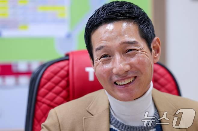 2025 KBO리그 통합우승을 이룬 염경엽 LG 트윈스 감독이 12일 서울 잠실야구장 감독실에서 뉴스1과 인터뷰를 하고 있다. 2025.11.12/뉴스1 ⓒ News1 김성진 기자