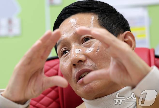 2025 KBO리그 통합우승을 이룬 염경엽 LG 트윈스 감독이 12일 서울 잠실야구장 감독실에서 뉴스1과 인터뷰를 하고 있다. 2025.11.12/뉴스1 ⓒ News1 김성진 기자