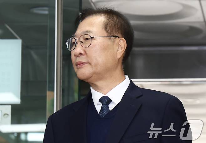 내란 중요임무 종사 및 직권남용 혐의로 구속영장이 청구된 박성재 전 법무부 장관이 13일 오전 서울 서초구 서울중앙지법에서 열린 구속 전 피의자 심문(영장실질심사)에 출석하고 있다./뉴스1 ⓒ News1 김민지 기자