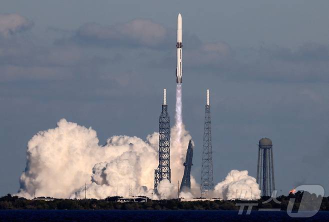 미 항공우주국(NASA)의 화성 탐사 위성이 13일 오후 2시 57분쯤 블루오리진의 뉴 글렌 로켓에 실려 플로리다주 케이프 커내버럴 우주기지에서 발사됐다. 2025.11.13 ⓒ 로이터=뉴스1 ⓒ News1 강민경 기자