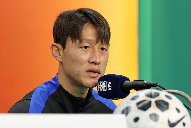 축구 국가대표팀 이재성이 볼리비아와의 A매치를 하루 앞둔 13일 오후 대전월드컵경기장에서 기자회견을 하고 있다. 사진 | 대전=연합뉴스