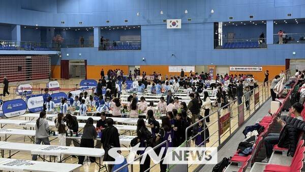 '제18회 전국학교스포츠클럽축전' 스포츠스태킹 대회가 열리는 밀양시배드민턴경기장의 모습. /사진(밀양)=강의택 기자