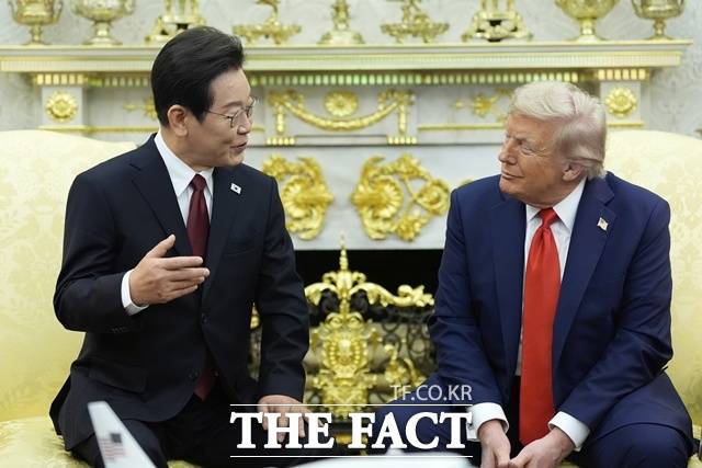 미국 백악관이 13일(현지시간) 공식 홈페이지를 통해 지난달 29일 국립경주박물관에서 개최된 도널드 트럼프 미국 대통령과 이재명 대통령의 정상회담 '조인트 팩트시트'를 공개했다. 사진은 지난 8월 25일 백악관에서 만난 두 정상 모습. /AP.뉴시스
