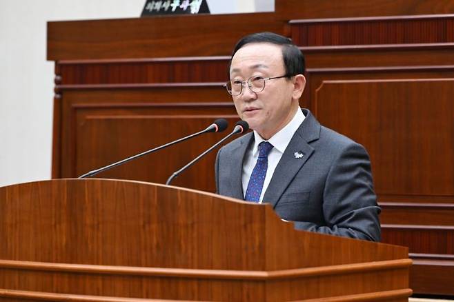 김덕현 군수는 지난 13일 열린 제298회 연천군 의회 제2차 정례회에 군정연설을 통해 내년도 군정 운영 방향을 제시하고 있다. 연천군 제공