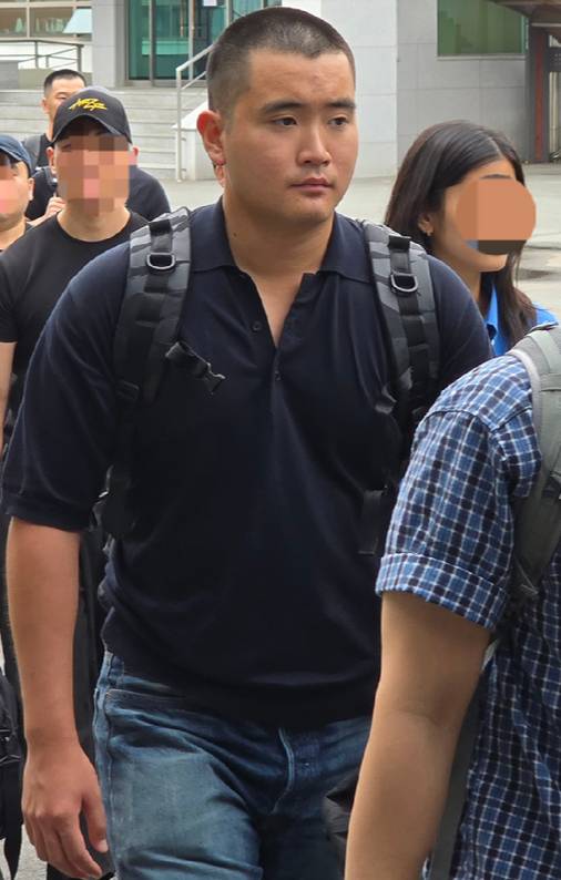 이재용 삼성전자 회장의 장남 지호씨가 9월 15일 경남 창원시 진해구 해군사관학교에서 열린 해군 학사장교 사관후보생 입영식 행사장으로 들어가고 있다. [사진=삼성전자]