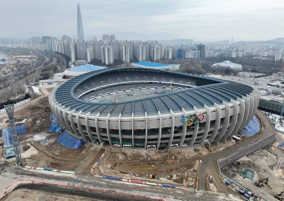 리모델링 공사가 진행 중인 잠실종합운동장 주 경기장. 전주올림픽 유치시 육상 경기가 여기서 열린다. [연합뉴스]