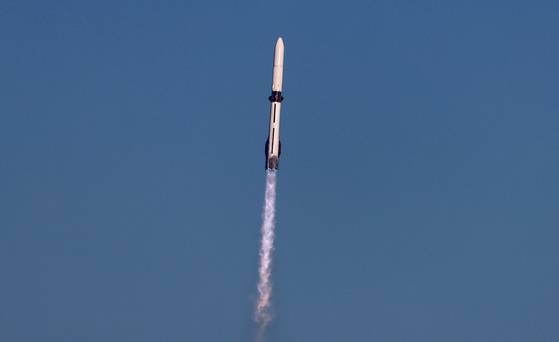 블루 오리진의 뉴 글렌 로켓이 지난 13일(현지시간) 미국 플로리다주에 있는 케이프커내버럴 우주군 기지에서 두 개의 위성을 화성 궤도로 운반하는 나사의 임무를 위해 발사됐다. 로이터=연합뉴스