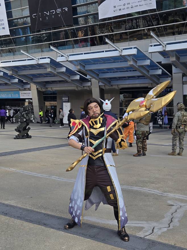 인기 게임 리그 오브 레전드의 캐릭터 '제이스'를 코스프레한 박선규 씨(25, 남)./사진=이찬종 기자