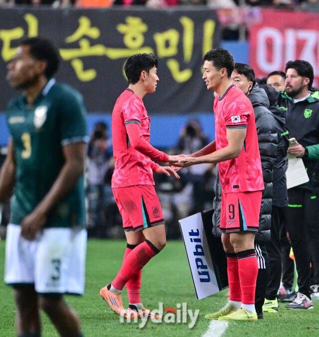 2025년 11월 14일 오후 대전월드컵경기장에서 대한민국과 볼리비아의 친선경기가 열렸다.조규성이 후반전 교체 투입되고 있다./대전월드컵경기장=유진형 기자