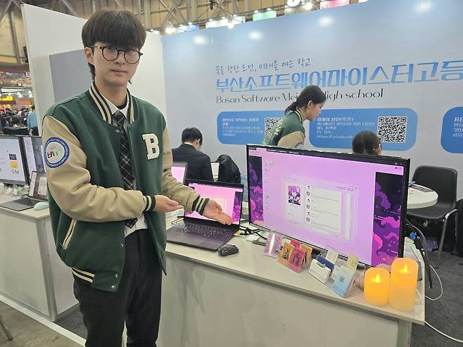 류승찬 학생이 친구들과 함께 개발한 ‘최애의 사인(死因)’에 대해 소개하고 있다. 부산=이주현 기자