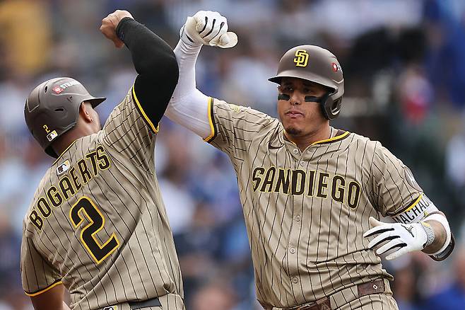 샌디에이고 간판 매니 마차도(오른쪽)와 잰더 보가츠. Getty Images코리아