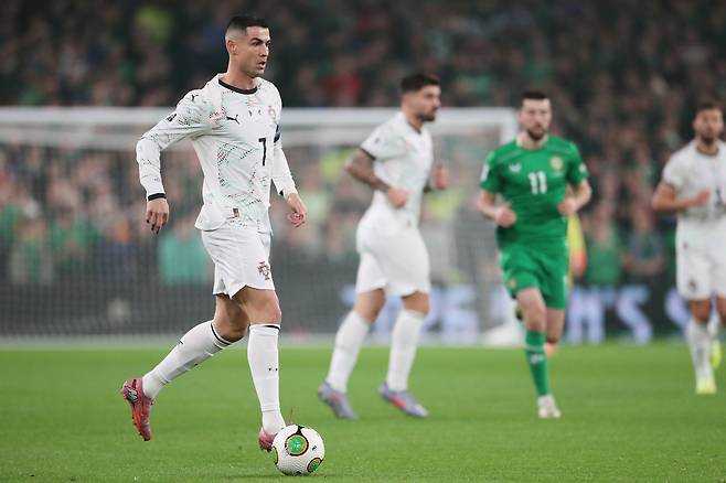 드리블하는 크리스티아누 호날두.    더블린 | AP연합뉴스