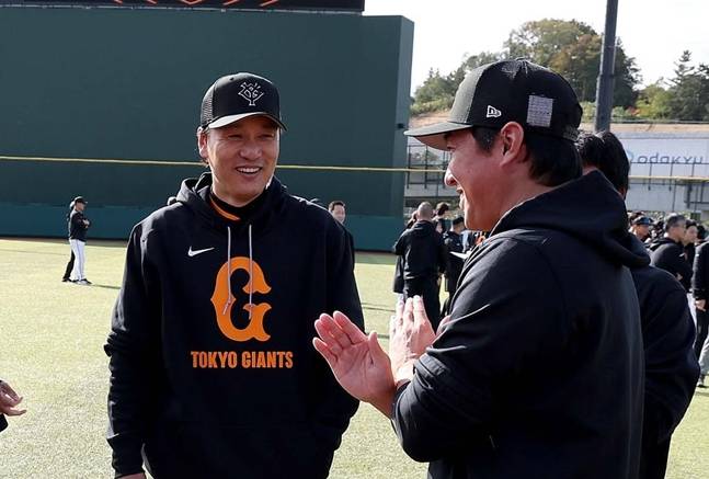 이승엽 전 감독(왼쪽). /사진=요미우리 자이언츠 공식 SNS