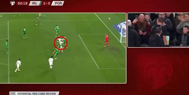 포르투갈 대표팀 크리스티아누 호날두가 14일(한국시간) 아일랜드 더블린의 아비바 스타디움에서 열린 2026 국제축구연맹(FIFA) 북중미 월드컵 유럽 예선 F조 5차전 아일랜드전에서 공과 상관 없는 상황에서 팔꿈치를 휘둘러 다라 오셰이를 가격하는 순간. /사진=중계화면 캡처