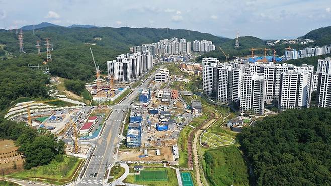 검찰의 대장동 항소심 포기 논란이 일파만파 확산하고 있다. 사진은 2021년 대장동 개발사업 현장의 모습. [사진｜뉴시스]