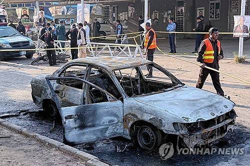 파키스탄 폭탄 테러 현장 [AP 연합뉴스 자료사진. 재판매 및 DB 금지]