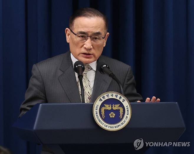 위성락 안보실장, 한미 팩트시트 답변 (서울=연합뉴스) 한상균 기자 = 위성락 국가안보실장이 14일 서울 용산 대통령실 기자회견장에서 이재명 대통령의 한미 관세·안보 협상 '조인트 팩트시트'(공동 설명자료) 최종 합의 발표 후 질문에 답하고 있다. 2025.11.14 xyz@yna.co.kr