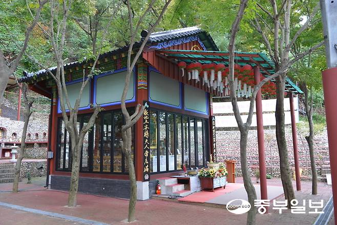 진신사리를 모신 약사사 적멸보궁. 주수완