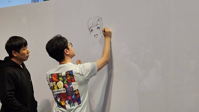 - 서서히 윤곽이 잡히는 디바의 얼굴