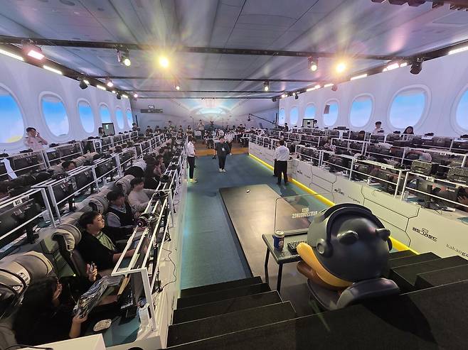 - 참가자들로 가득 채워지고 있는 행사장