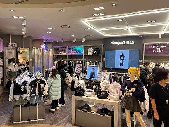 더데이걸 매장 전경. [사진=이랜드리테일]