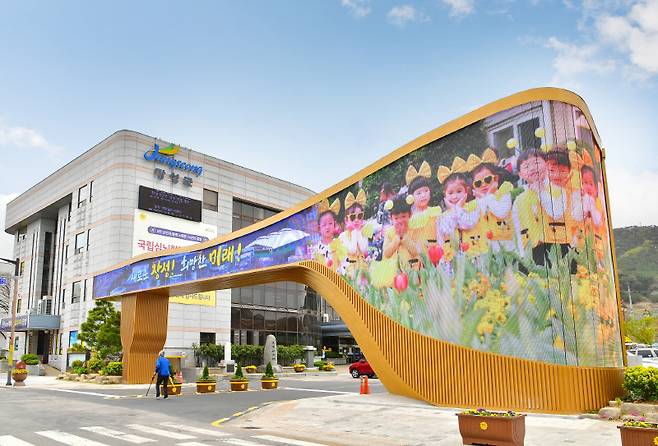 장성군에 올해 10월까지 장성을 찾은 누적 방문객 수는 약 881만명으로 지난해 같은 기간보다 4%(약 34만명) 증가하면서, 민선 8기 핵심 목표로 내세운 '1000만 관광시대' 달성에 성큼 다가섰다. /장성군