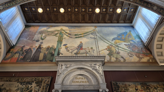 미술관 내부를 장식한 칼 라르손의 거대한 벽화 [스웨덴 왕 구스타프 바사의 스톡홀름 입성] ©김슬기