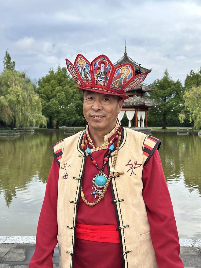 동파문자 계승자인 존 두안(John Duan) / 사진=권효정 여행+ 기자