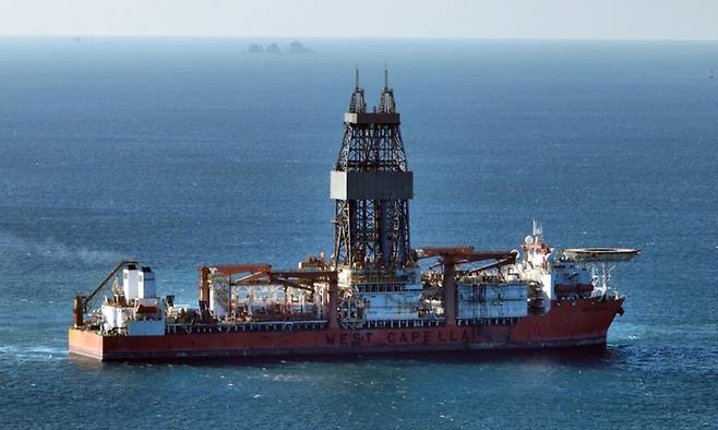 부산항 남외항에 입항했던 ‘대왕고래 시추선’ 웨스트 카펠라호. 한국석유공사 제공