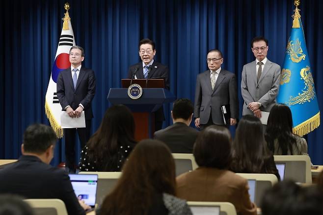 한미 팩트시트 발표 - 이재명 대통령이 14일 서울 용산 대통령실에서 한·미 간 관세·안보 합의를 문서화하는 ‘조인트 팩트시트(JFS·합동설명자료)’ 관련 발표를 하고 있다. 2025.11.14. 뉴시스