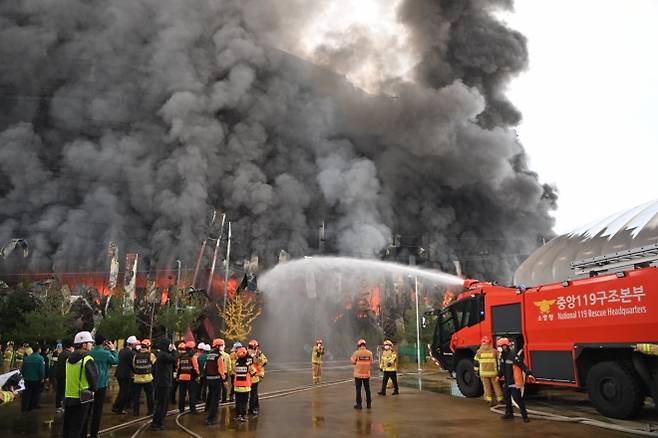 천안 이랜드패선 물류센터 화재 현장. 충남도 제공